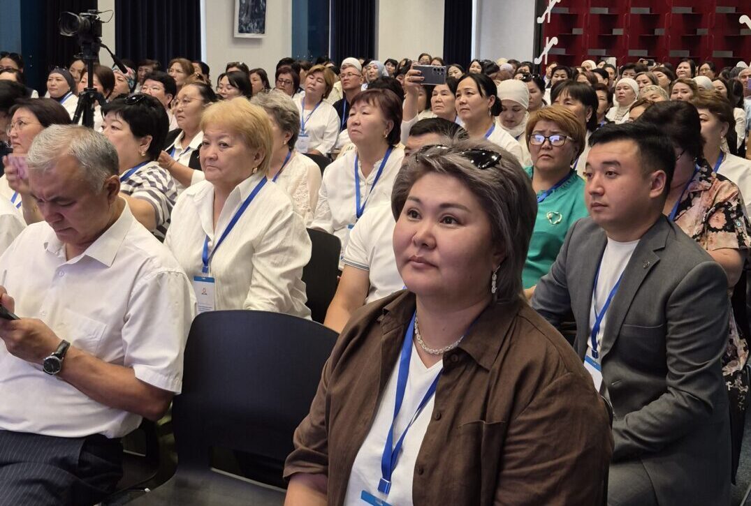 Бишкекте «Мугалим – өзгөрүүнүн өзөгү» аттуу республикалык форум өтүүдө