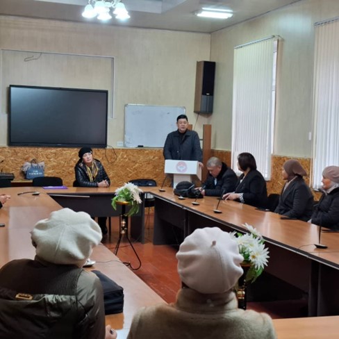КОШУМЧА КЕСИПТИК БИЛИМ БЕРҮҮ БОРБОРУ – МУГАЛИМДЕРДИ КАЙРА ДАЯРДООНУН АВАНГАРДЫ