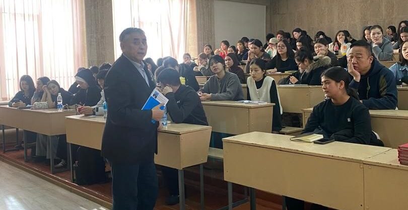 «ЖАСАЛМА ИНТЕЛЛЕКТ ДЕП ЖҮРҮП, ТАБИГЫЙ ИНТЕЛЛЕКТИБИЗДИ ЖОГОТУП АЛБАЙЛЫ!»