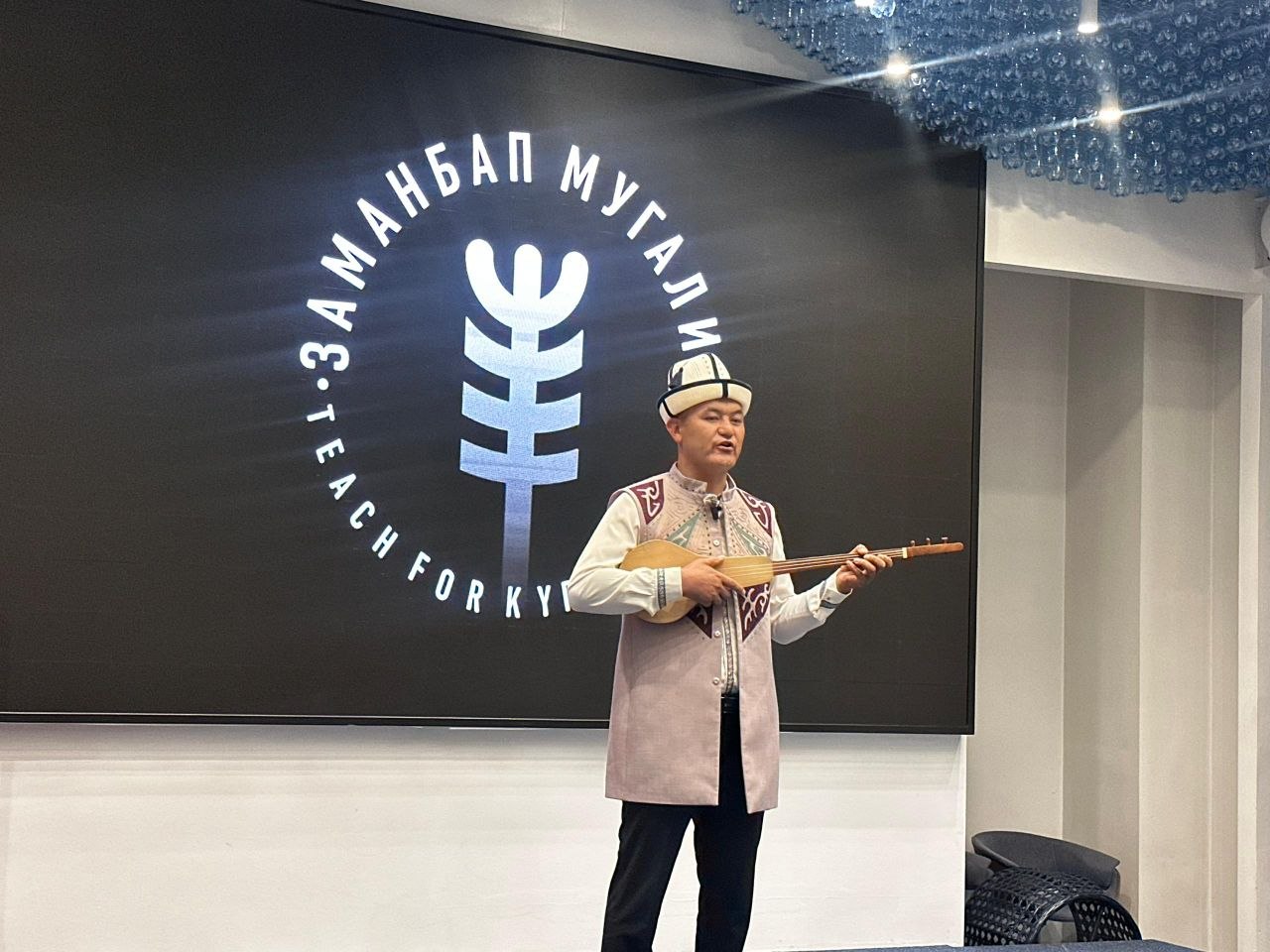 ЗАМАНБАП МУГАЛИМ: АЛГАЧКЫ БҮТҮРҮҮЧҮЛӨРДҮН ИЙГИЛИГИ