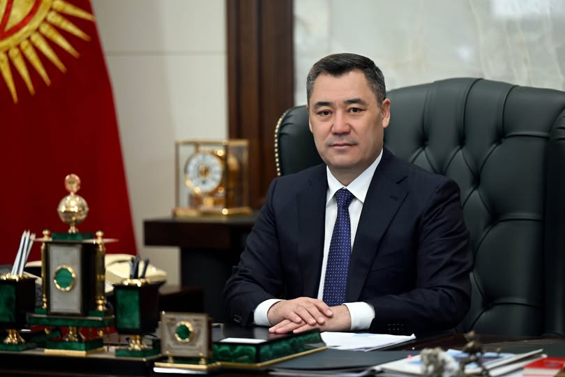 ПРЕЗИДЕНТ САДЫР ЖАПАРОВДУН БАЛДАРДЫ КОРГООНУН ЭЛ АРАЛЫК КҮНҮ МЕНЕН КУТТУКТООСУ