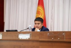 НАРЫНДА МЕКТЕПТЕРДИ ЖАҢЫ ОКУУ ЖЫЛЫНА ДАЯРДОО МАСЕЛЕСИ ТАЛКУУЛАНДЫ