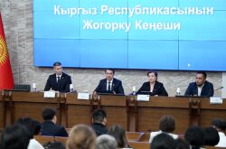 ЖОГОРКУ КЕҢЕШТЕ «ТАЗА ШААР» СЫНАГЫНЫН ЖЕҢҮҮЧҮЛӨРҮ СЫЙЛАНДЫ