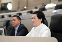 ДЕПУТАТТАР АШЫМБАЕВА МЕНЕН МАВЛЯНОВА БИЛИМ БЕРҮҮ ЖАНА МАДАНИЯТ КӨЙГӨЙЛӨРҮН КӨТӨРҮШТҮ