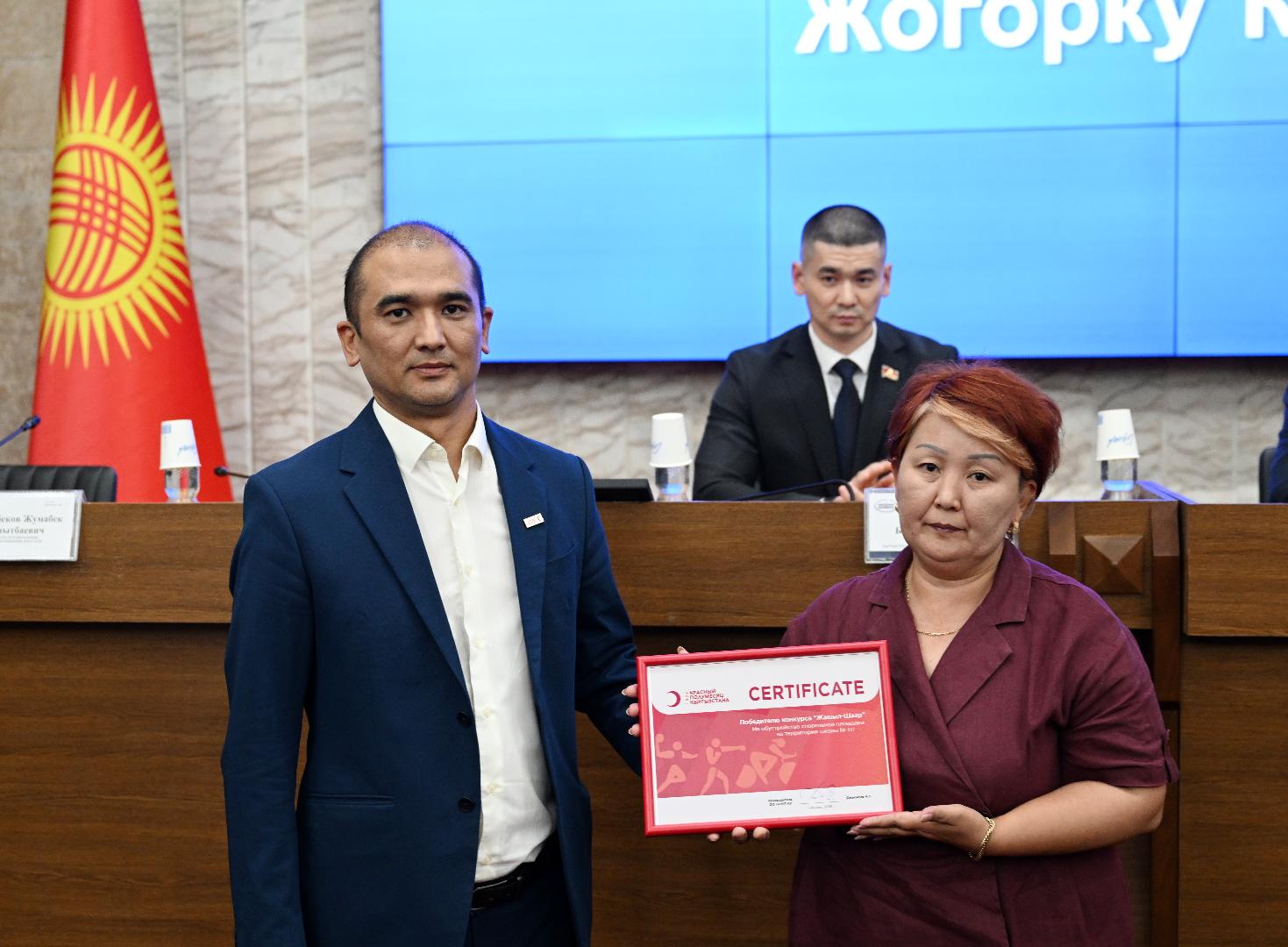 ЖОГОРКУ КЕҢЕШТЕ «ТАЗА ШААР» СЫНАГЫНЫН ЖЕҢҮҮЧҮЛӨРҮ СЫЙЛАНДЫ