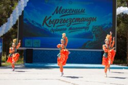 ӨНӨР ЖАРЫШЫ ЖАНА УЛУТТУК ОЮНДАР: ФЕСТИВАЛДЫН ҮЧҮНЧҮ КҮНҮ ӨЗГӨЧӨ ШАҢ МЕНЕН ӨТТҮ