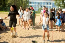 ӨНӨР ЖАРЫШЫ ЖАНА УЛУТТУК ОЮНДАР: ФЕСТИВАЛДЫН ҮЧҮНЧҮ КҮНҮ ӨЗГӨЧӨ ШАҢ МЕНЕН ӨТТҮ