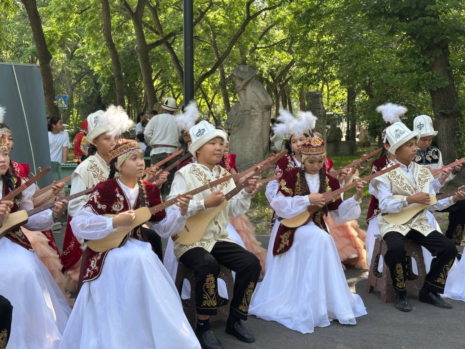 “БАЛАЛЫК ДҮЙНӨСҮ ЖАНА КӨЧМӨН ДЕМИ” ФЕСТИВАЛЫ