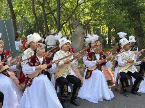 “БАЛАЛЫК ДҮЙНӨСҮ ЖАНА КӨЧМӨН ДЕМИ” ФЕСТИВАЛЫ