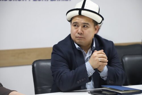 МЕКТЕП РЕМОНТУ: АТА-ЭНЕ КУТУЛДУ, ДИРЕКТОР КЫЖААЛАТ!