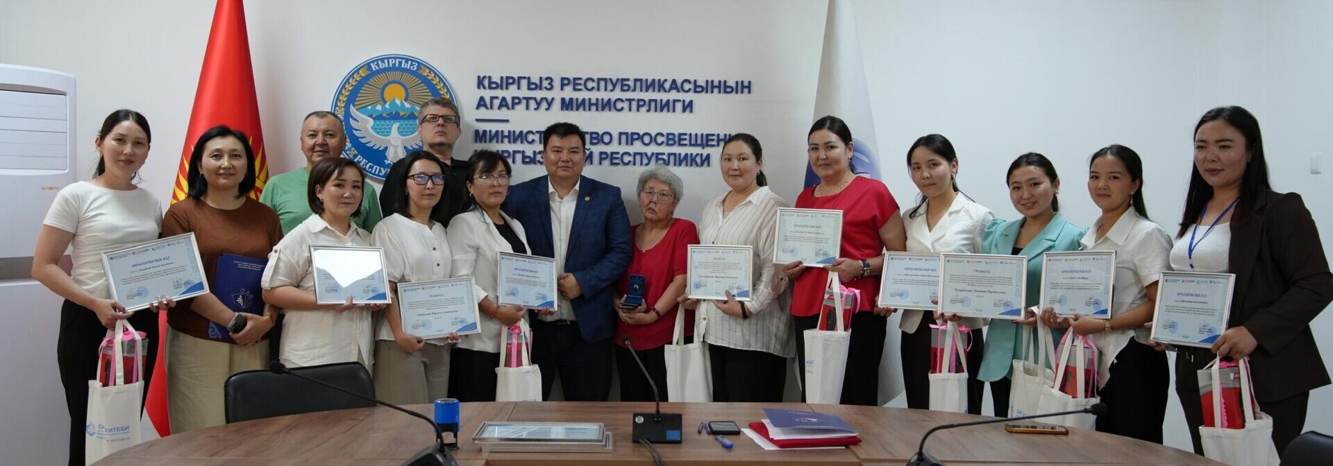 ЖАҢЫ МУУНДУН МУГАЛИМДЕРИ: «МЫКТЫ САБАК» СЫНАГЫНДА КИМДЕР ӨЗГӨЧӨЛӨНДҮ?