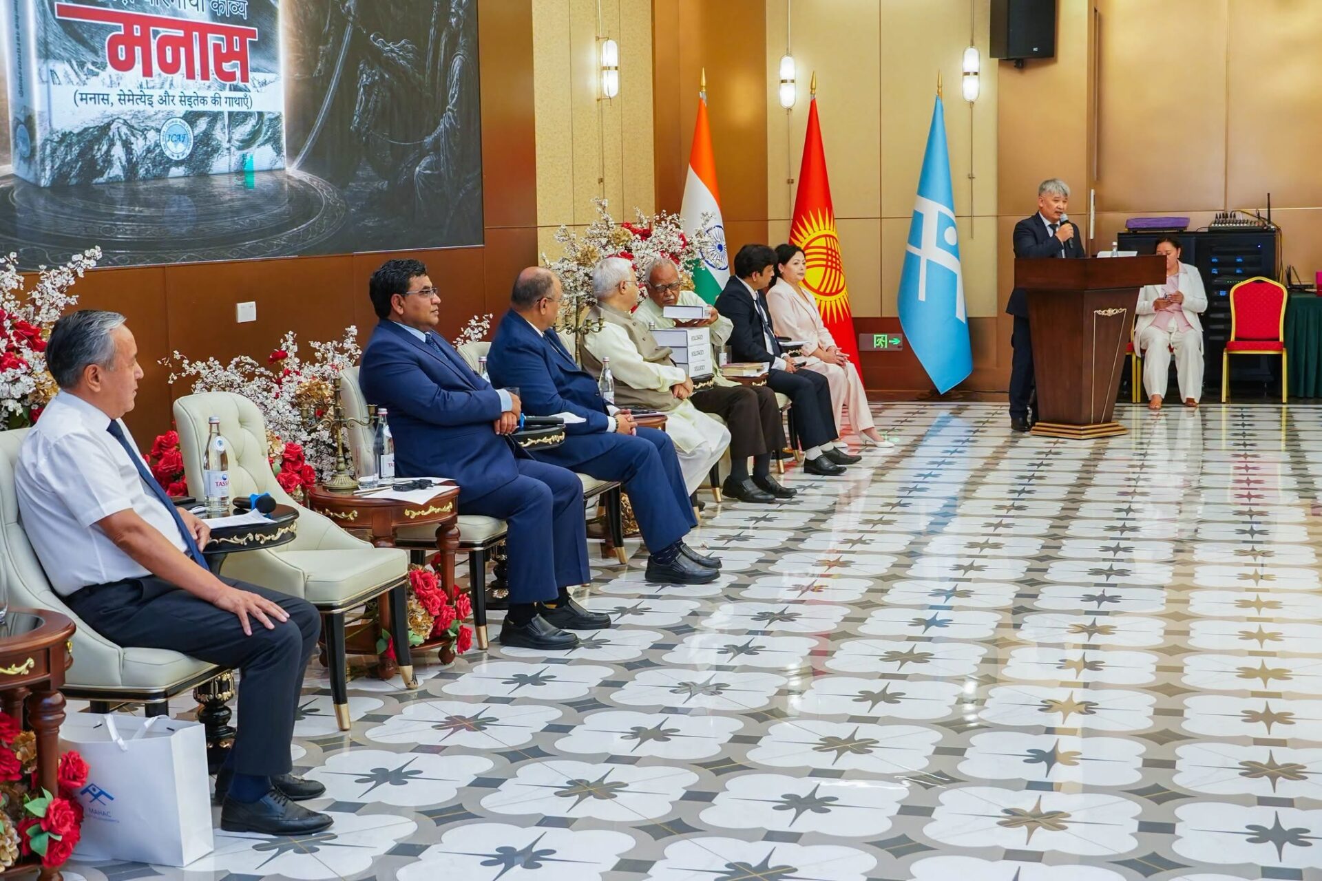 КМУНУН ӨКҮЛДӨРҮ «МАНАС ЖАНА МАХАБХАРАТА» БОРБОРУНУН АЧЫЛЫШЫНА КАТЫШТЫ