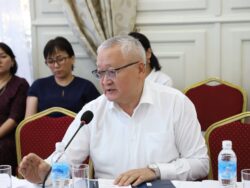 АГАРТУУ МИНИСТРИ: ЖАРАТМАН ЖАНА ӨНҮКТҮРҮҮЧҮ ОКУУ КИТЕПТЕРИН ЖАРАТЫШЫБЫЗ КЕРЕК