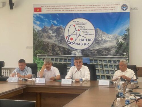 КЫРГЫЗ ТАРЫХЫ: 16 ТОМДУКТУН ЖАҢЫ БАСЫЛМАЛАРЫ ДАЯРДАЛУУДА