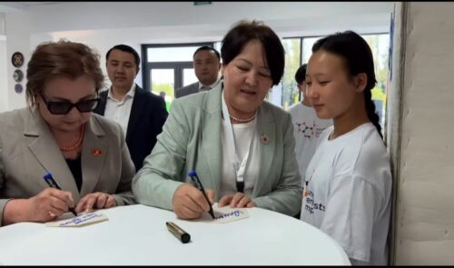 ШОС: МОЛОДЫМ УЧЕНЫМ ОСТАВИЛИ ПАМЯТНЫЕ ПОЖЕЛАНИЯ