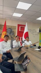 ТАМГАДАГЫ «ТЫНЧТЫК ТЕПКИЧТЕРИ»: «АКЫЛМАНДЫН» ОКУУЧУЛАРЫ ИЗИЛДЕГЕН АДАМГЕРЧИЛИК ТАРЫХЫ