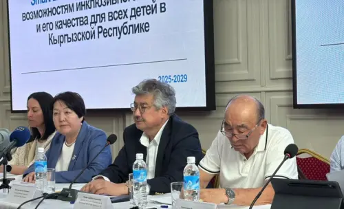 В БИШКЕКЕ ОБСУЖДАЮТ УЧЕБНИКИ НОВОГО ТИПА
