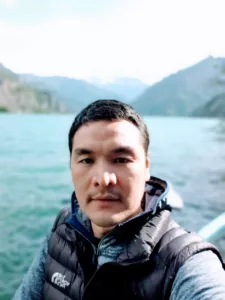 Эмил БИЛГАЗИЕВ: “АДИЛЕТТҮҮЛҮК, БИРДЕЙЛИК ЖАНА ЖЕТКИЛИКТҮҮЛҮК” ПЛАТФОРМАСЫ ТҮЗҮЛӨТ”