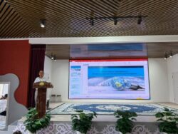 ЖАҢЫ ОКУУ ЖЫЛЫНА ДАЯРДЫК: ОШ ШААРЫНДА 256 ТРЕНЕР ОКУТУУДАН ӨТҮҮДӨ