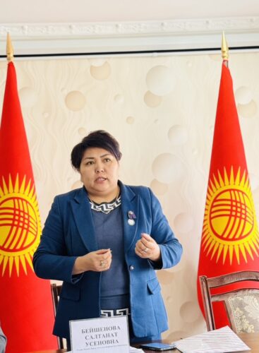 Салтанат БЕЙШЕНОВА, Талас облустук билим берүү усулдук борборунун жетекчиси:  “МУГАЛИМДЕР МЕКТЕПТИ ОҢДОО ИШТЕРИНЕ ТАРТЫЛГАН ЖОК”