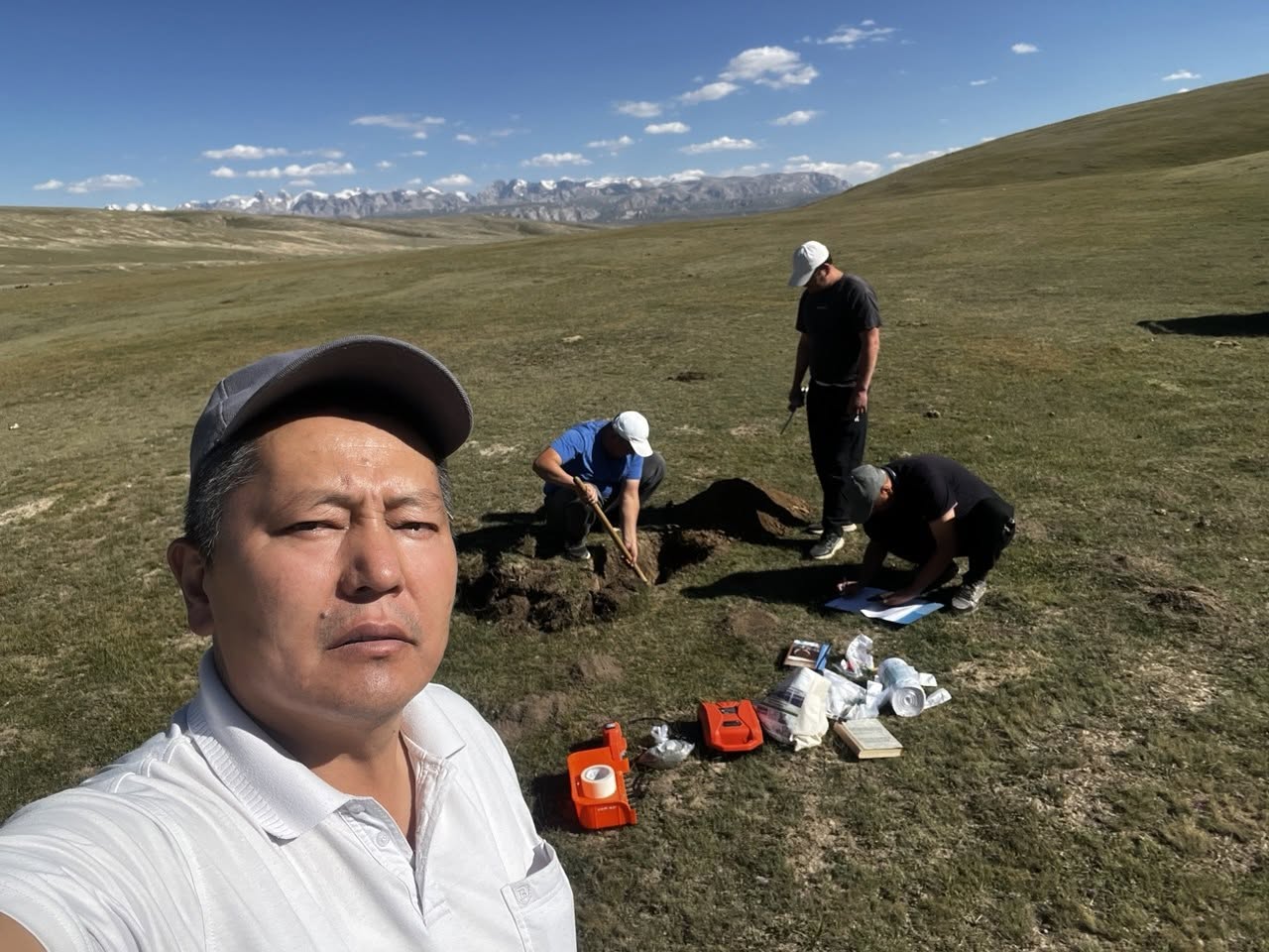 АКСАЙ ЖАНА СОҢ-КӨЛ ЖАЙЛООЛОРУНДА КОМПЛЕКСТҮҮ ИЛИМИЙ ИЗИЛДӨӨ ИШТЕРИ ЖҮРГҮЗҮЛДҮ
