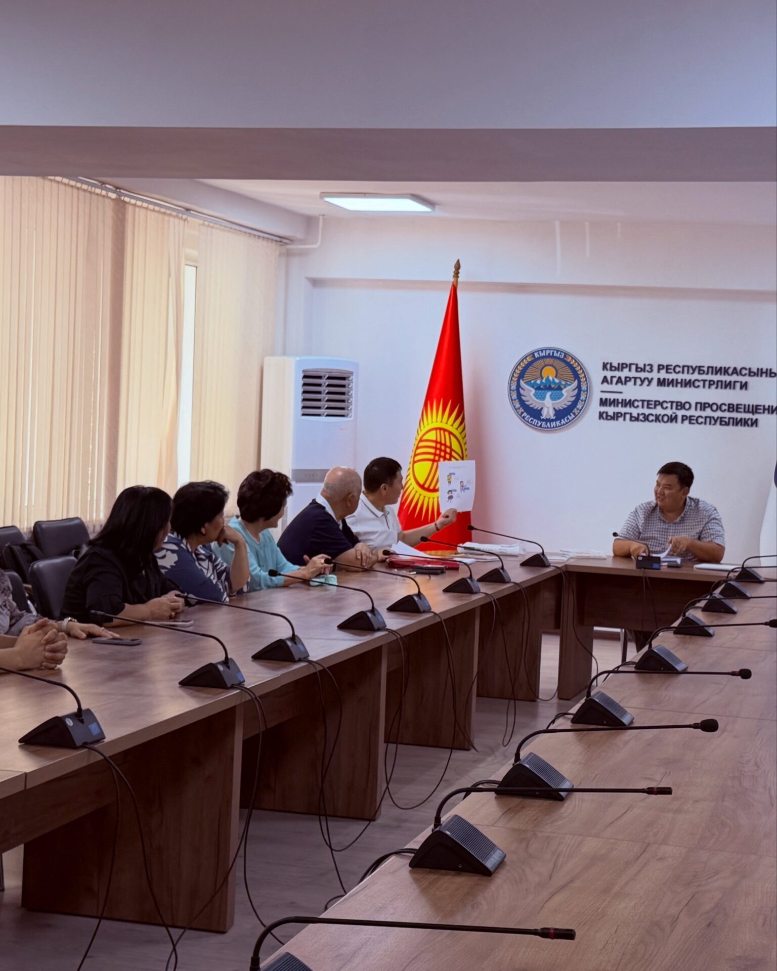ОКУУ КИТЕПТЕРИНИН АВТОРЛОРУ ЖОЛУГУШТУ