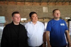 КЫРГЫЗСТАНДЫН МЕКТЕПТЕРИНЕ ОРУС ТИЛИ БОЮНЧА 671 МИҢ ОКУУ КИТЕБИ ЖЕТКИРИЛЕТ