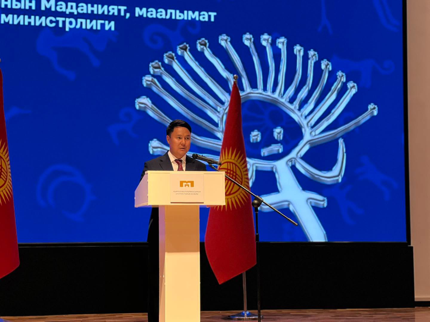 ЖАШТАРДЫН ДЕМИЛГЕЛЕРИН КОЛДОО КОНКУРСУНУН ЖЕҢҮҮЧҮЛӨРҮ СЫЙЛАНДЫ