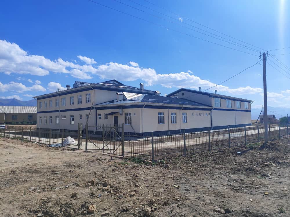 ЭГЕМЕНДҮҮЛҮК КҮНҮНДӨ ЖУМГАЛДЫН ЛАМА АЙЫЛЫНДА ЖАҢЫ МЕКТЕП АЧЫЛАТ