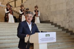 «ГАРМОНИЯ СУЛУУЛУКТУ ЖАРАТАТ»: ТАРЫХ МУЗЕЙИНДЕГИ КЫТАЙ КӨРГӨЗМӨСҮ