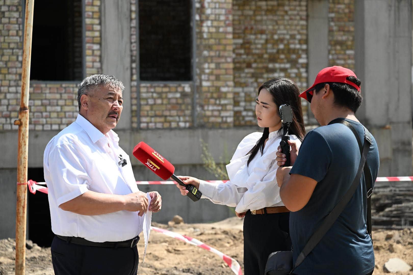 ӨЗГӨН: РАЙОНДОГУ КУРУЛУШ ИШТЕРИ МЕНЕН ДЕПУТАТТАР ТААНЫШТЫ