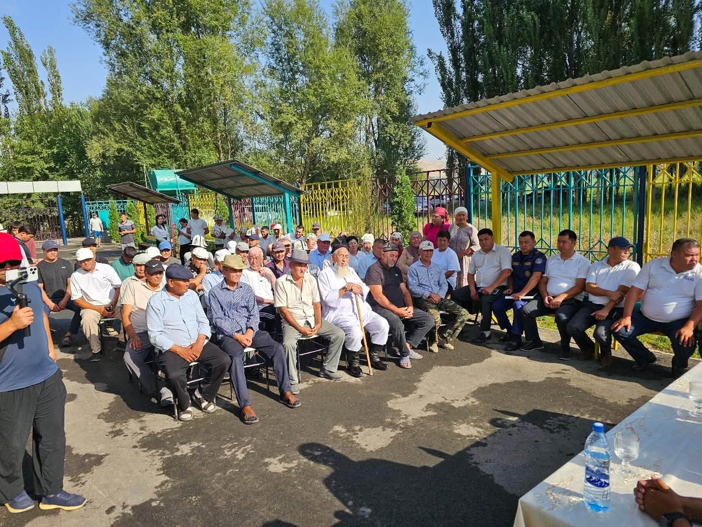 ӨЗГӨН: РАЙОНДОГУ КУРУЛУШ ИШТЕРИ МЕНЕН ДЕПУТАТТАР ТААНЫШТЫ