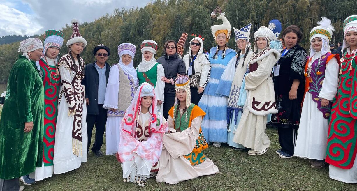 ӨЗГӨЧӨ ЭТНОМОДА : ЖЕТИ ДУБАН — БИР МУРАС