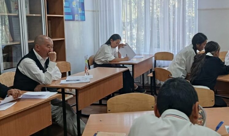 «ЖЫЛ МУГАЛИМИ — 2026»: ЗАМАНБАП БИЛИМ, СЫНАЛГАН КАДЫР