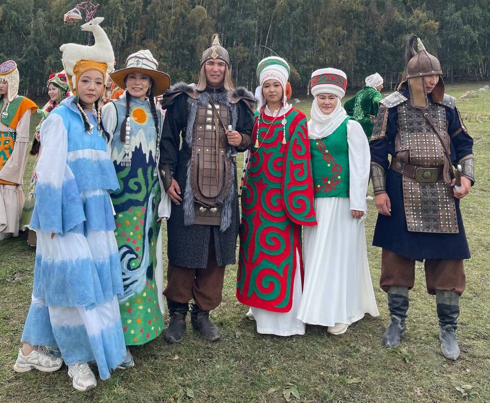 ӨЗГӨЧӨ ЭТНОМОДА : ЖЕТИ ДУБАН — БИР МУРАС