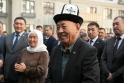 1050 БАТИР: ПРЕЗИДЕНТ «АСМАН РЕЗИДЕНС-1» ТУРАК ЖАЙ КОМПЛЕКСИН АЧТЫ