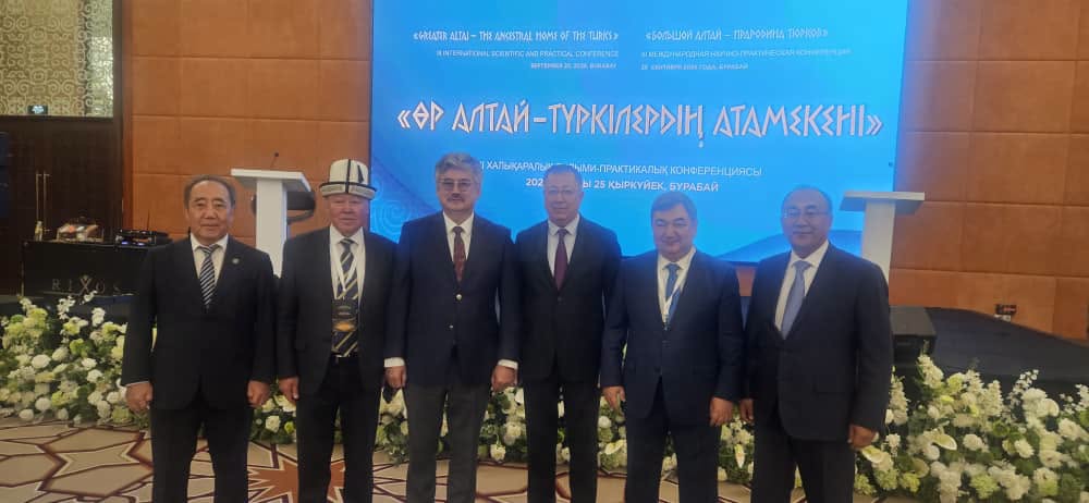 МАМКАТЧЫ АЛТАЙГА МАНАСТЫН АЙКЕЛИН ОРНОТУУ ДЕМИЛГЕСИН СУНУШТАДЫ