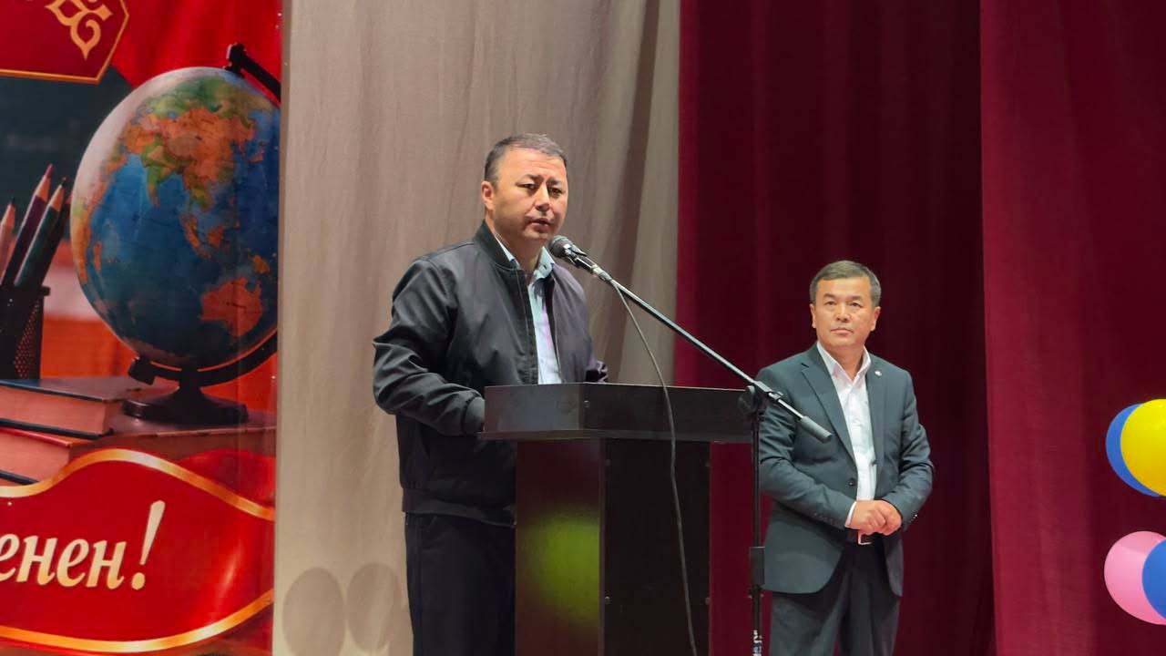 КАРА-СУУ: МУГАЛИМДЕР КҮНҮНӨ КАРАТА САЛТАНАТТУУ ИШ-ЧАРА ӨТТҮ