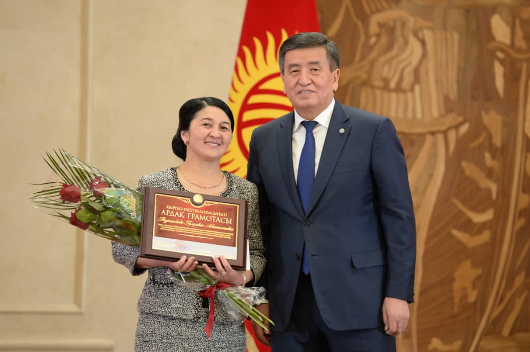 "ЖЫЛ МУГАЛИМИ - 2026": БАШ БАЙГЕГЕ — БАТИР, МЫКТЫЛАРГА — 500 000 СОМ