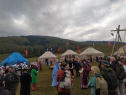 КЫРЧЫН ЖАЙЛООСУНДАГЫ КӨЧМӨНДӨР МАЙРАМЫ