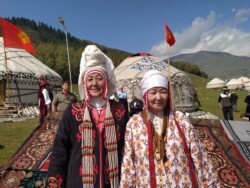 КЫРЧЫН ЖАЙЛООСУНДАГЫ КӨЧМӨНДӨР МАЙРАМЫ