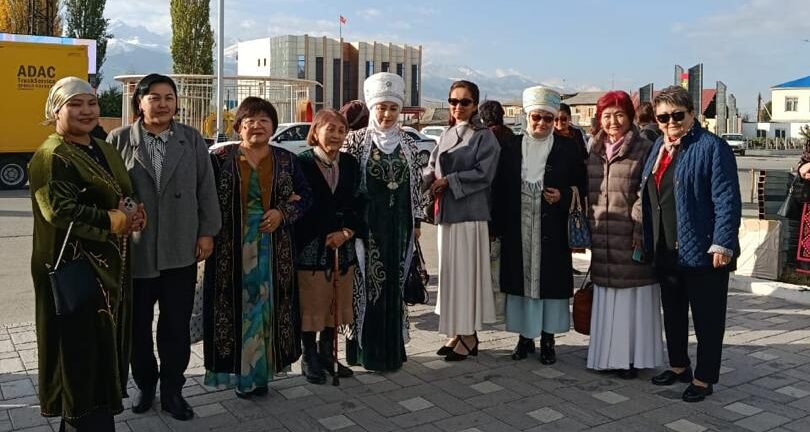 ААЛАМДЫ ТЕРМЕТКЕН АТ-БАШЫНЫН АСЫЛДАРЫ