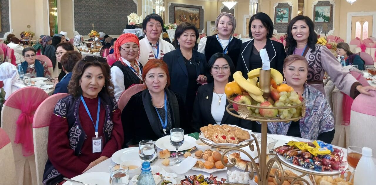 ААЛАМДЫ ТЕРМЕТКЕН АТ-БАШЫНЫН АСЫЛДАРЫ