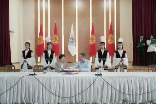 КУАУ МЕНЕН «ОАЗИС АГРО» КЫЗМАТТАШТЫК МЕМОРАНДУМУНА КОЛ КОЮШТУ