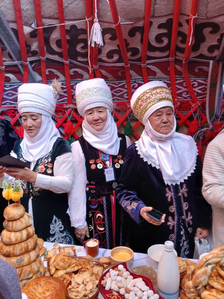 ААЛАМДЫ ТЕРМЕТКЕН АТ-БАШЫНЫН АСЫЛДАРЫ