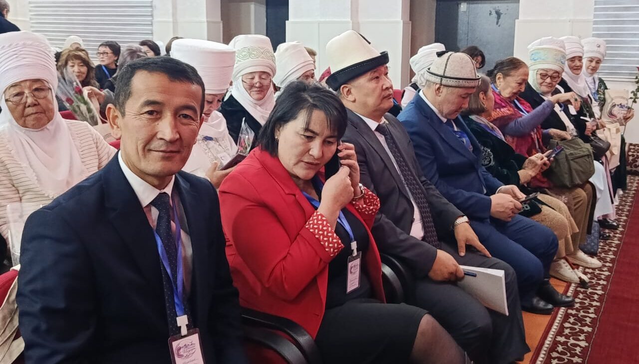 ААЛАМДЫ ТЕРМЕТКЕН АТ-БАШЫНЫН АСЫЛДАРЫ