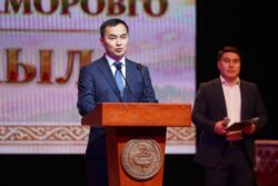 МАМБЕТ ЧОКМОРОВДУН 130 ЖЫЛДЫГЫНА АРНАЛГАН ЭСКЕРҮҮ КЕЧЕСИ ӨТТҮ