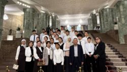 МЕКТЕП ОКУУЧУЛАРЫ ЖОГОРКУ КЕҢЕШКЕ САЯКАТ ЖАСАШТЫ