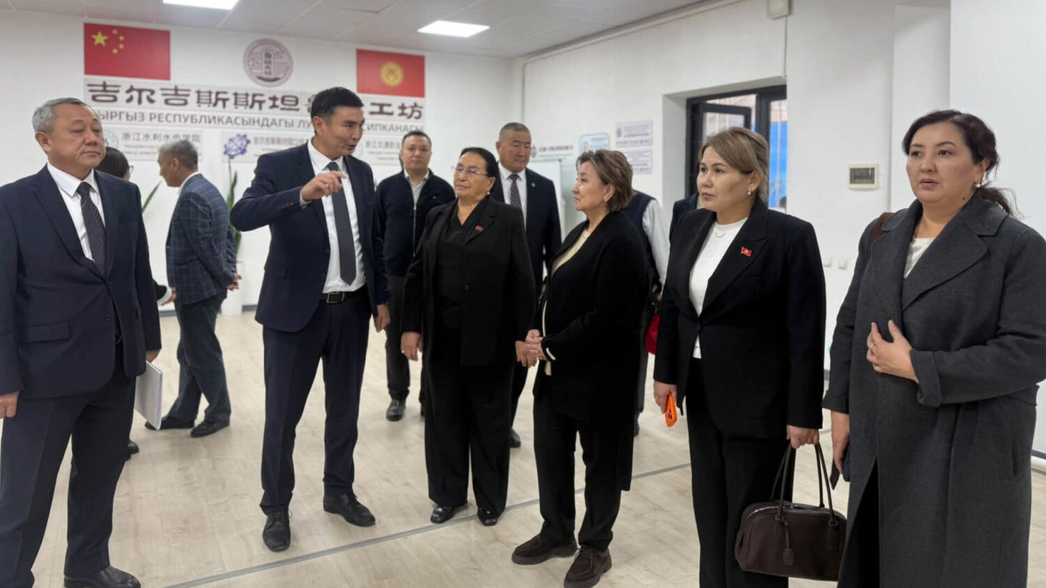 Рабочая группа профильного комитета Жогорку Кенеша ознакомилась с деятельностью научно-исследовательских институтов КГТУ