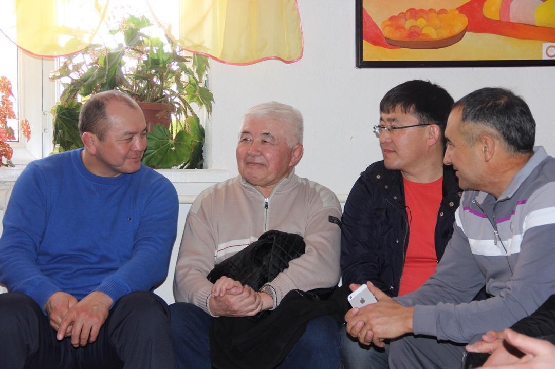 КҮРӨШ ЛЕГЕНДАСЫ,  ЗАЛКАР УСТАТ ЖЕҢИШ ДӨҢБАЕВ АККА МОЮН СУНДУ